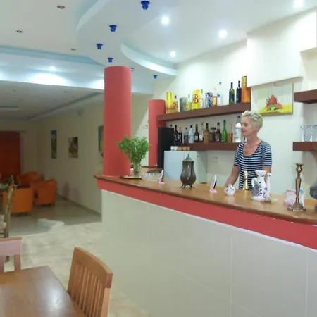 Ξενοδοχείο με διαμερίσματα Ionio Star